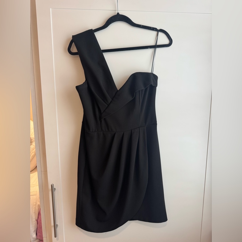 Karlie Black One-Shoulder Dress